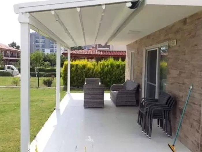 skyrail-pergola-sistemi-villa-uygulamasi